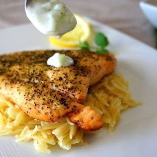 Рецепт лосося по-гречески с соусом дзадзики