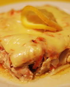 Лосось, запеченный под овощной подушкой