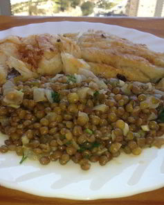 Обжаренная треска с чечевицей