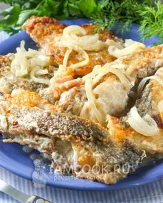 Рыба тушеная в сметане