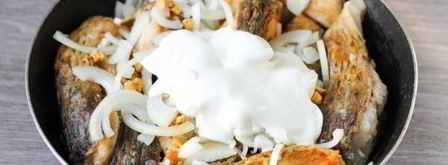 рыба тушеная в сметане. Шаг 10