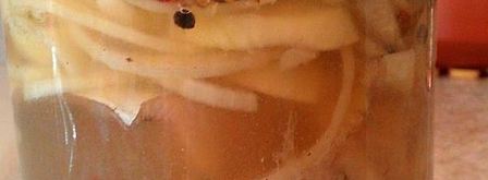 скумбрия в очень пряном маринаде и луковой шубке. Шаг 9