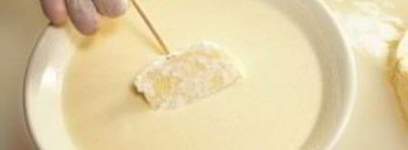 сулугуни, жаренный в сухарях. Шаг 3