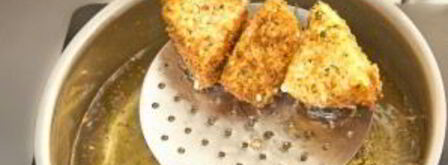 сулугуни, жаренный в сухарях. Шаг 7