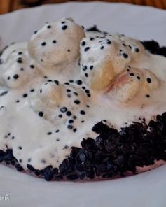 Рыбные клецки с ченым рисом и икорным соусом