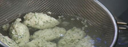 рыбные клецки с фунчозой и соевым соусом. Шаг 3