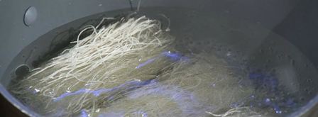 рыбные клецки с фунчозой и соевым соусом. Шаг 4