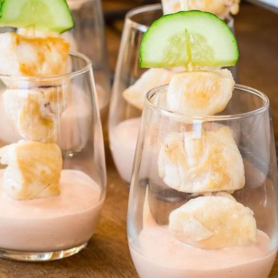 Рецепт куриных шашлычков со свежим огурцом и соусом