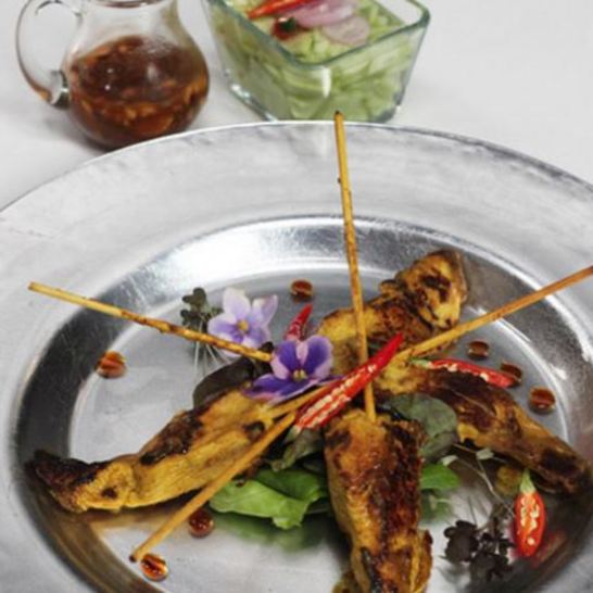 Рецепт острых тайских шашлычков сатай со свежим салатом из огурца и ореховым соусом