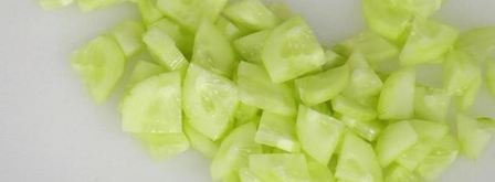 острые тайские шашлычки сатай со свежим салатом из огурца и ореховым соусом. Шаг 4