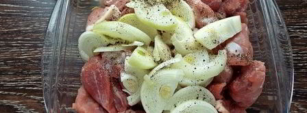 шашлык из свинины с лимоном и луком. Шаг 11