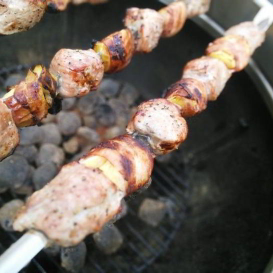 Рецепт яблок в беконе к шашлыку