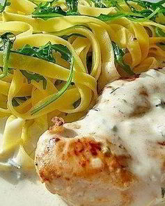 Куриный шницель в соусе из горгонзолы и сливок