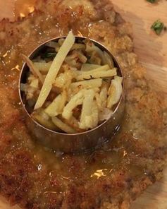 Венскии шницель с жареным картофелем