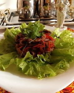 Соба — гречневая лапша с говядиной и овощами