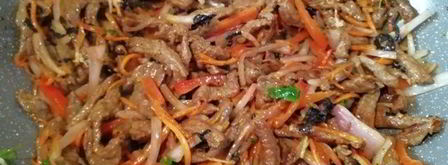 соба — гречневая лапша с говядиной и овощами. Шаг 14