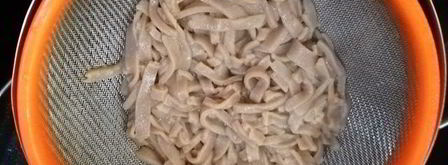 соба — гречневая лапша с говядиной и овощами. Шаг 16