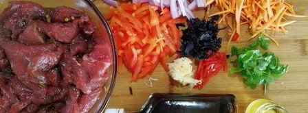 соба — гречневая лапша с говядиной и овощами. Шаг 9