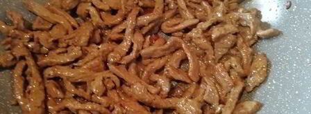 соба — гречневая лапша с говядиной и овощами. Шаг 11