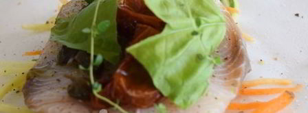 рыбный стейк на подушке из овощей в пергаменте. Шаг 9