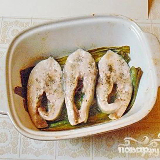 Рецепт рыбных стейков на листьях пража