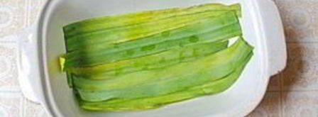 рыбные стейки на листьях пража. Шаг 3