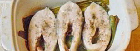 рыбные стейки на листьях пража. Шаг 5