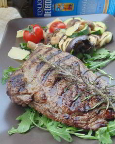 Стейк ферентино с овощами на гриле