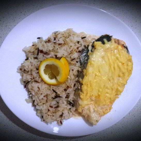 Рецепт стейка из семги под соево-сливочным соусом и сыром