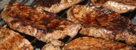 стейки из мраморной говядины на решетке на мангале. Шаг 6