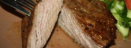 стейки из мраморной говядины на решетке на мангале. Шаг 9