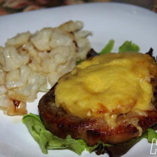 Рецепт стейков из свиной шеи по-французски