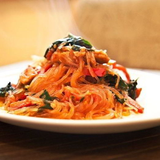 Стеклянная лапша с индейкой и шпинатом