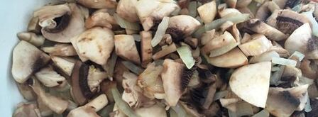 куриные тефтели с сюрпризом в сливочном соусе. Шаг 3