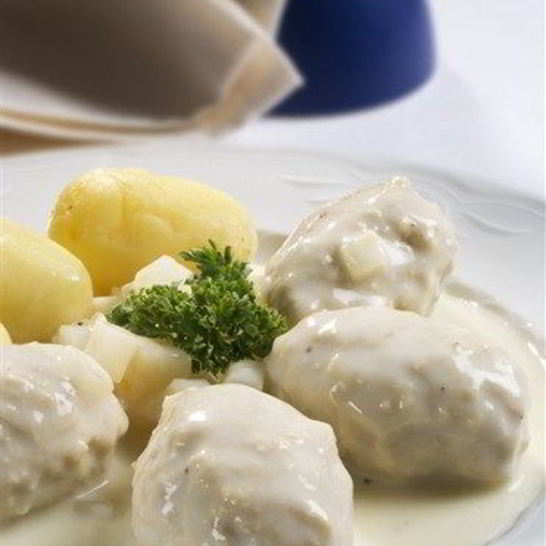 Рецепт мясных тефтелей с рисом и белым соусом