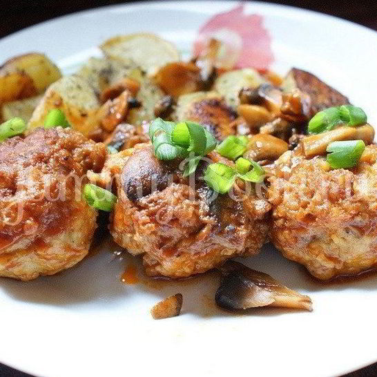 Рецепт рыбных тефтелей с грибным соусом