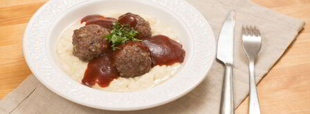 тефтели из утки с пюре из корня сельдерея и яблочным соусом. Шаг 7