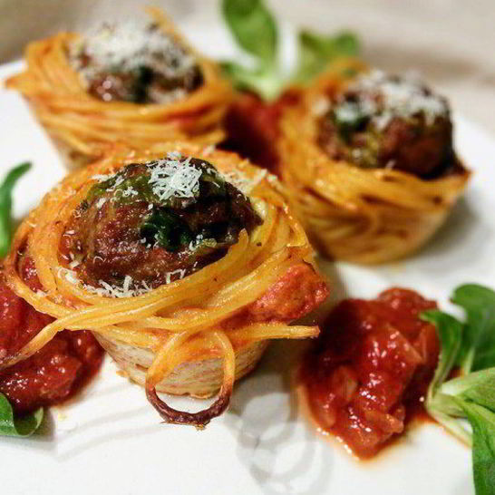 Рецепт тефтелей в гнездах из спагетти