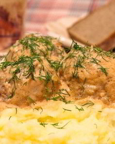 Тефтели в томатно-сметанном соусе