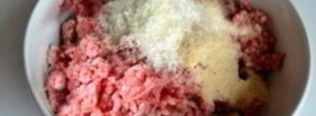 тефтельки из говяжьего фарша с сыром в томатном соусе. Шаг 4