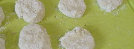 ленивые картофельные вареники с соусом из шампиньонов. Шаг 9