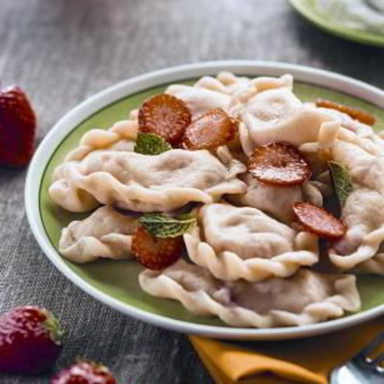 Рецепт паровых вареников с клубникой