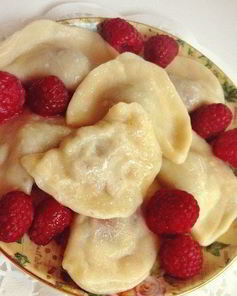 Постные вареники с малиной