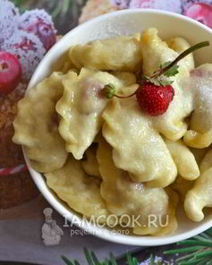 Вареники с клубникой на кефире