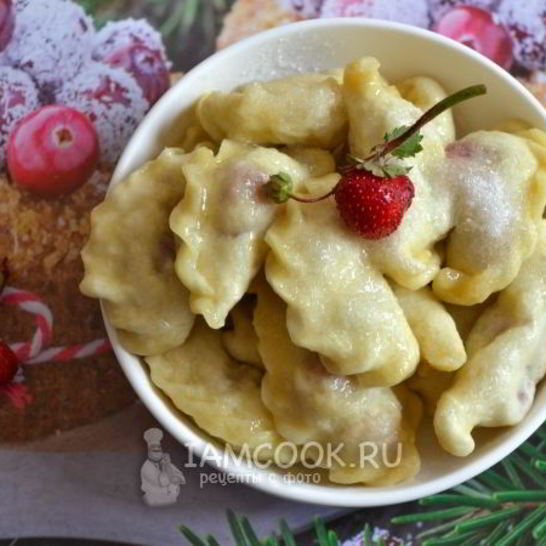 Рецепт вареников с клубникой на кефире