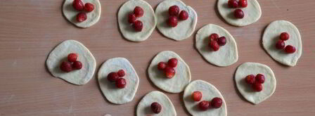 вареники с клубникой на кефире. Шаг 9