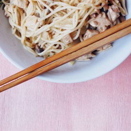 Рецепт яичной лапши с курицей и грибами