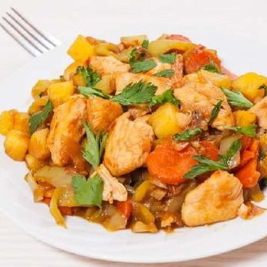 Рецепт сочного жаркого из курицы с овощами