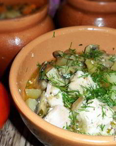 Жаркое из курицы с грибами и картофелем в горшочках