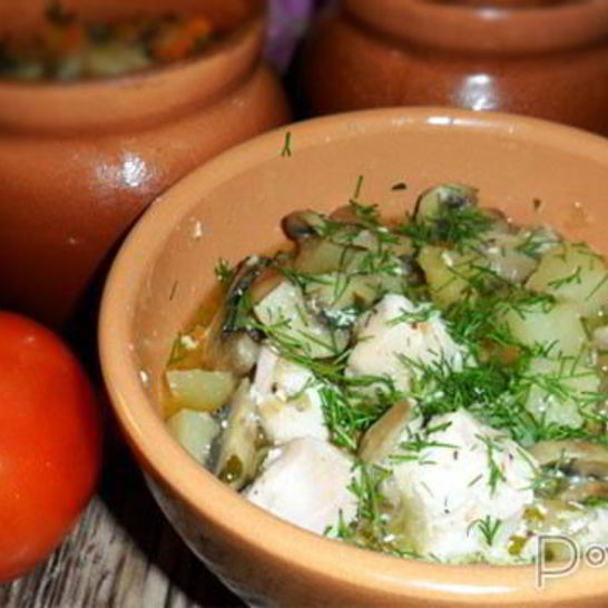 Рецепт жаркого из курицы с грибами и картофелем в горшочках